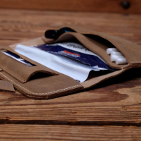 KALOS AND SONS 'Quarter' Tabaktasche echt Rindleder mit Lederschnur kastanienbraun