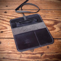 KALOS AND SONS 'Quarter' Tabaktasche echt Rindleder mit Lederschnur anthrazit