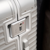 Titan 'Eternity' Spinner 4-Rad Trolley L 75cm 6,7kg 101L Aluminium Silber